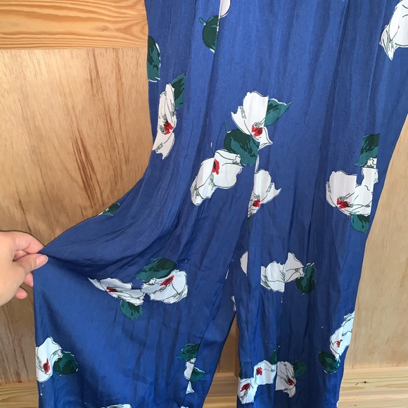 A new day Blue floral magnolia twist front jumpsuit romper size S - Picture 5 of 6
